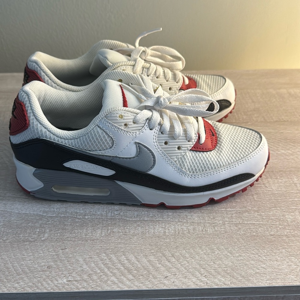 Nike Women’s 7 air max worn twice
